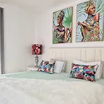 Rickyguesthouse 4* 나자레